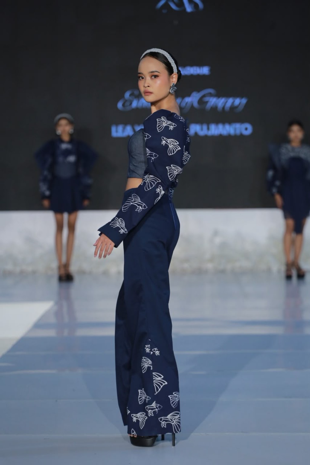 Runway / Look 01